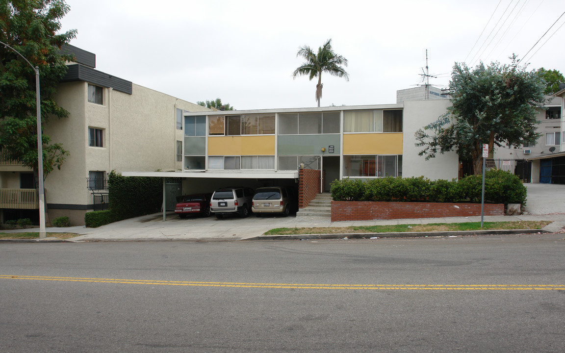 3010 W 4th St in Los Angeles, CA - Building Photo