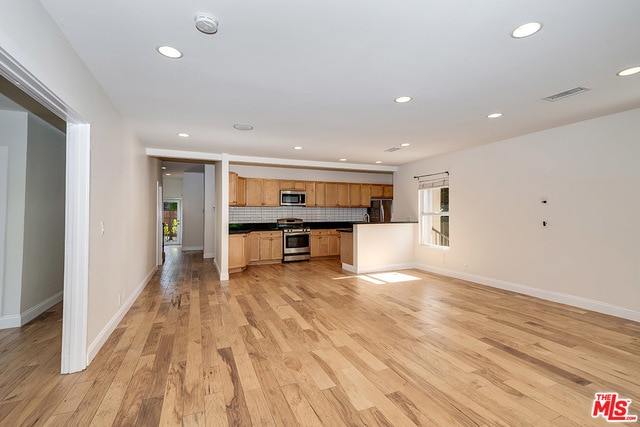 15242 La Maida St in Los Angeles, CA - Building Photo - Building Photo