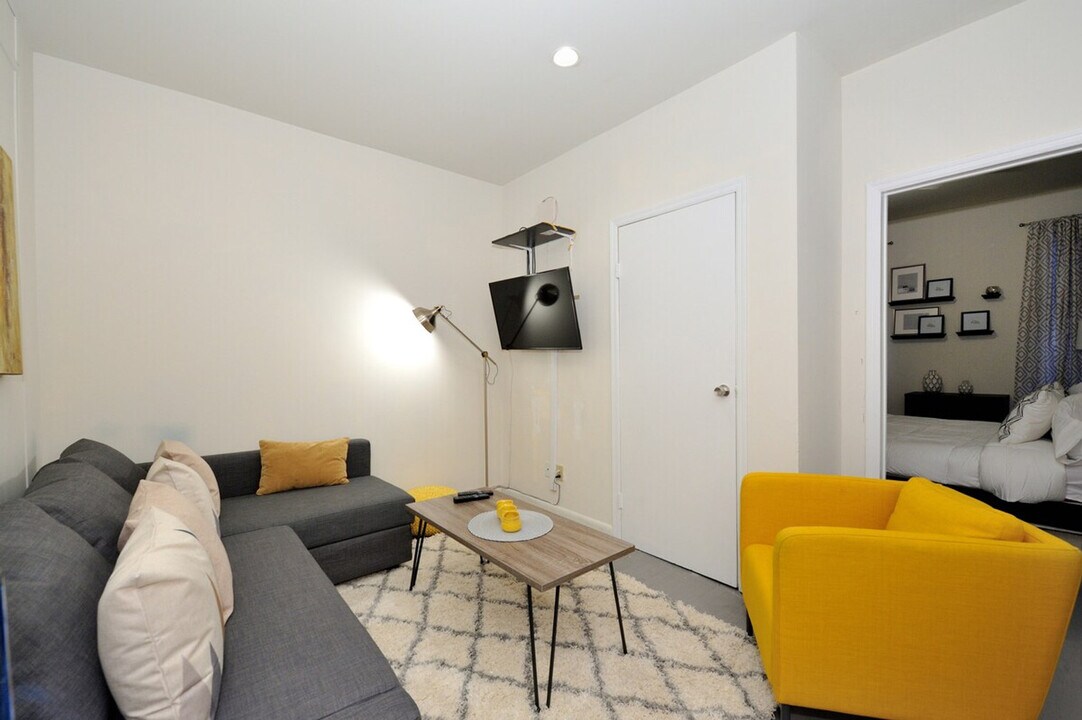327 W 36th St. in New York, NY - Building Photo