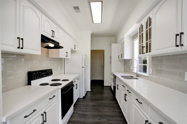 12818 Chamberlain Dr in Houston, TX - Building Photo - Building Photo