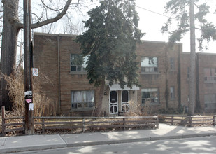 1-7 Kingswood Rd in Toronto, ON - Building Photo - Building Photo