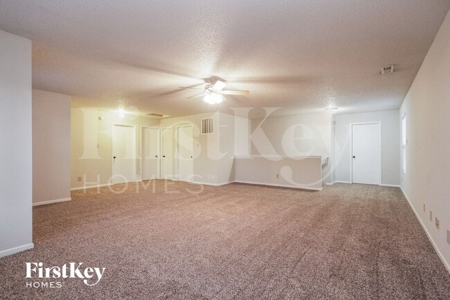 679 Harvest Meadow Way in New Whiteland, IN - Foto de edificio - Building Photo