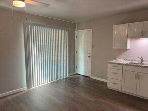 226 Park Ln in Universal City, TX - Building Photo - Building Photo