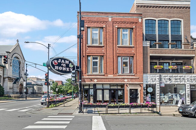 property at 958 W Webster Ave