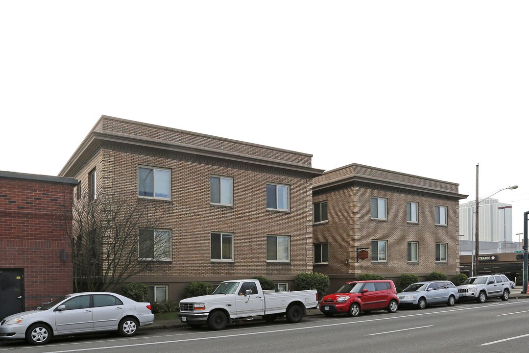 Weidler Court Apartments in Portland, OR - Building Photo