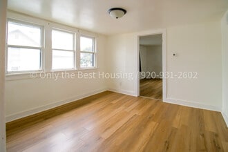 919 Wright St in Oshkosh, WI - Building Photo - Building Photo