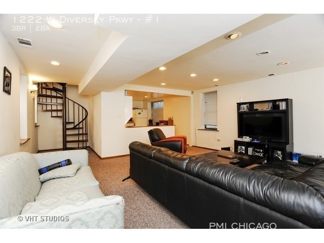 1222 W Diversey Pkwy in Chicago, IL - Building Photo - Building Photo