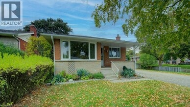 7 Hudson Crescent in Kitchener, ON - Building Photo - Building Photo