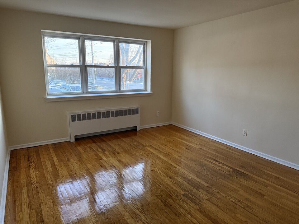 405 Park Ave, Unit B in Rutherford, NJ - Building Photo