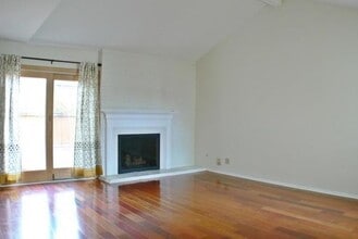 40 Sarahs Grove Ln in Schaumburg, IL - Building Photo - Building Photo