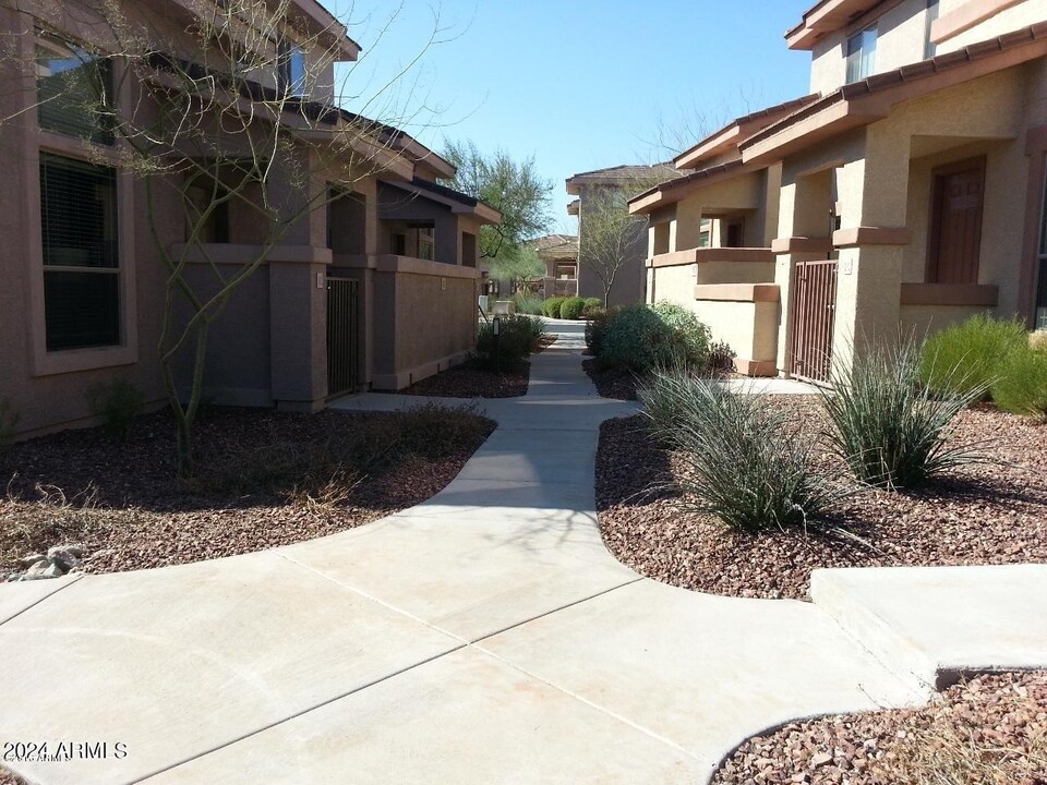 42424 N Gavilan Peak Pkwy in New River, AZ - Building Photo