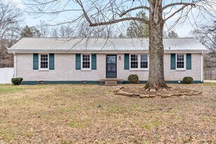 2107 7 Mile Ferry Rd in Clarksville, TN - Building Photo