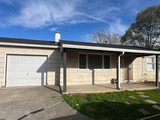 3526 Robertson Ave
