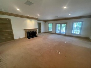 1055 Tanager Hl in Wayzata, MN - Building Photo - Building Photo