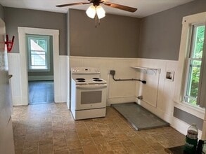 15 Atlantic Ave, Unit 2nd Floor in Amesbury, MA - Foto de edificio - Building Photo