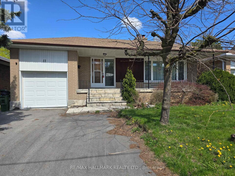 11 Bowerbank Dr in Toronto, ON - Building Photo