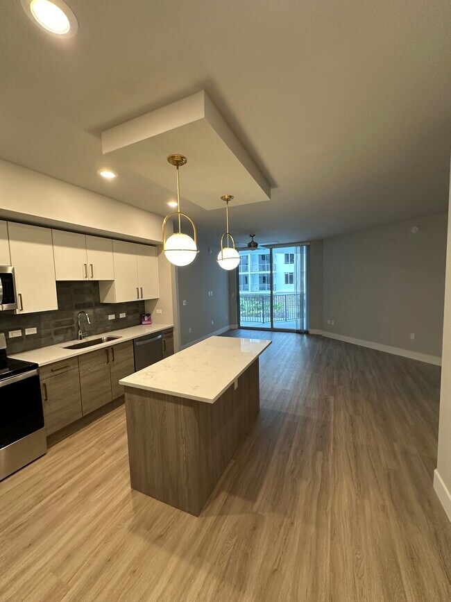 106 NW 67th St, Unit B in Fort Lauderdale, FL - Foto de edificio - Building Photo