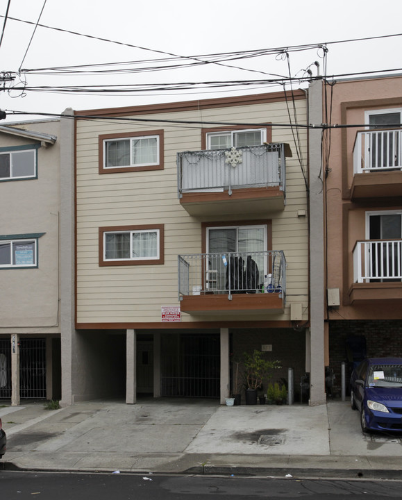 671 Sylvan St in Daly City, CA - Building Photo