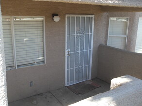 2233 James Bilbray Dr, Unit 101 in Las Vegas, NV - Building Photo - Building Photo