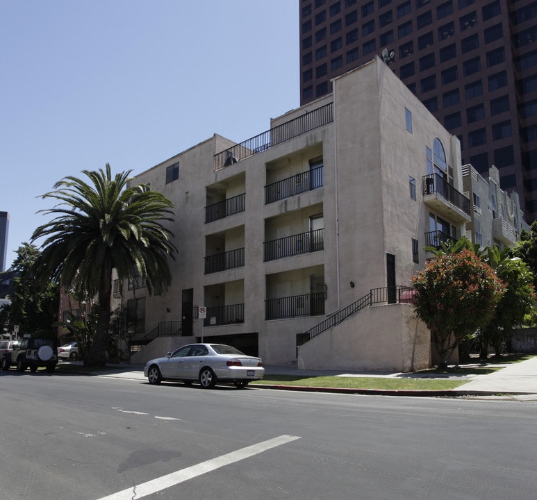 1150 Granville Ave in Los Angeles, CA - Building Photo