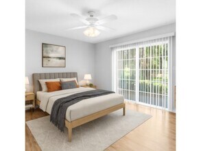 5537 Executive Dr in New Port Richey, FL - Building Photo - Building Photo