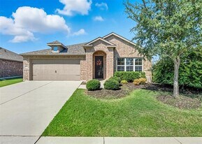 3205 Armstrong St in Denton, TX - Building Photo