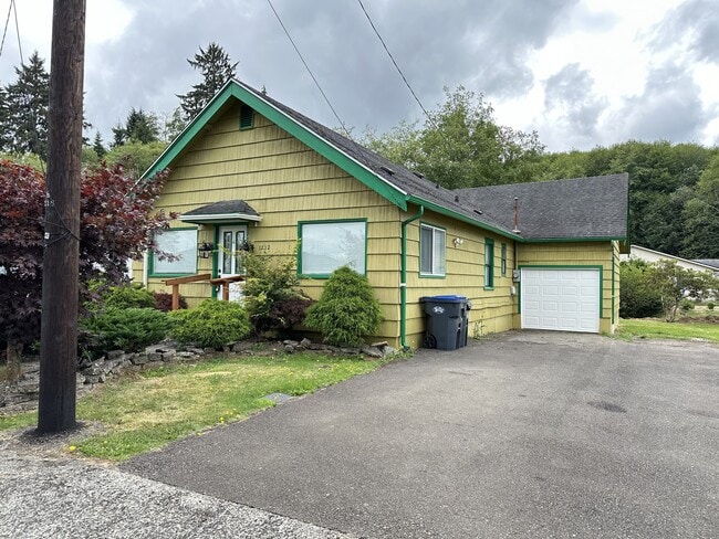 1212 6th St in Cosmopolis, WA - Building Photo - Building Photo
