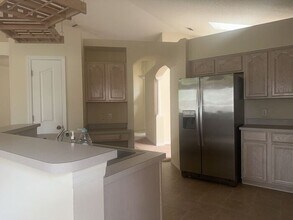 8928 Southbay Dr in Tampa, FL - Building Photo - Building Photo