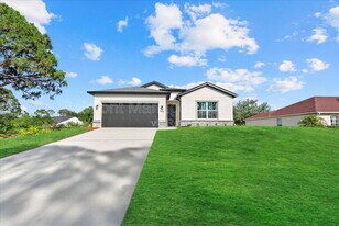 1486 Ardisia St in North Port, FL - Building Photo