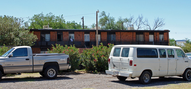 Las Brisas Apartments in El Paso, TX - Building Photo - Building Photo