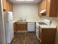 Lakeview Garden Apartments in Sacramento, CA - Building Photo - Building Photo