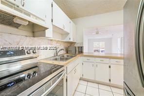 6055 W 19th Ave in Hialeah, FL - Building Photo - Building Photo