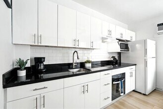 343 Van Buren St, Unit 4 in Hollywood, FL - Building Photo - Building Photo