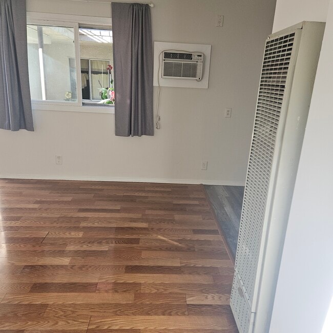 8809 Etiwanda Ave in Northridge, CA - Building Photo - Building Photo