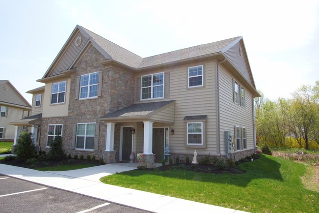 Shady Oak Apartments in Mount Joy, PA - Foto de edificio - Building Photo