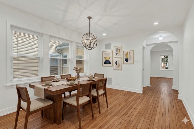 1109 Cleveland St in Evanston, IL - Building Photo - Building Photo