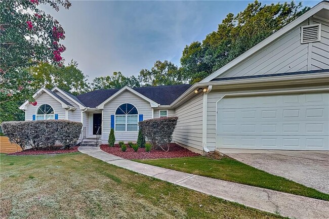 property at 985 Crystal Water Dr SE