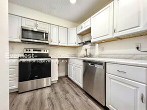 5300 E Cherry Creek S Dr in Denver, CO - Foto de edificio - Building Photo