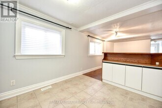 132 Spears St in Toronto, ON - Building Photo - Building Photo