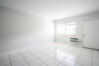 7829 Carlyle Ave in Miami Beach, FL - Building Photo - Building Photo