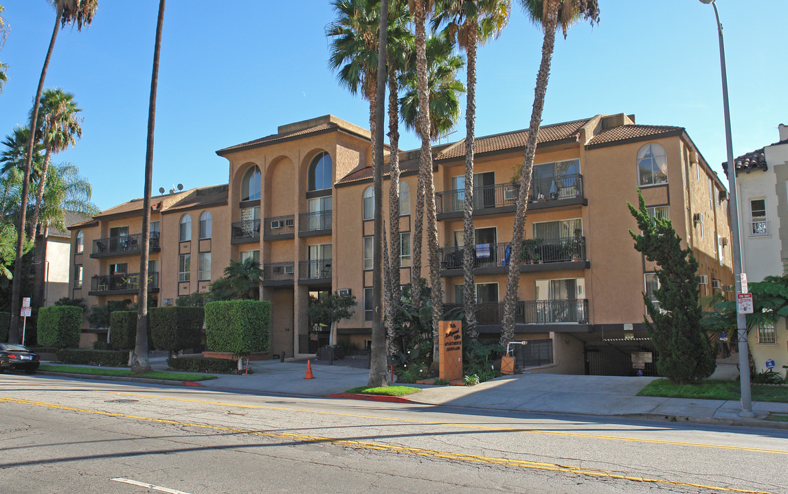 Hollywood Villa Apartments in Los Angeles, CA - Building Photo