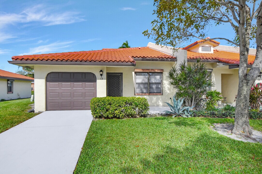13 Bethesda Park Cir in Boynton Beach, FL - Building Photo