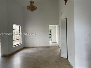 18938 NW 63rd Ct Cir in Hialeah, FL - Foto de edificio