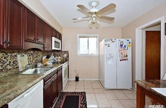 40 4th St in Ronkonkoma, NY - Building Photo - Building Photo