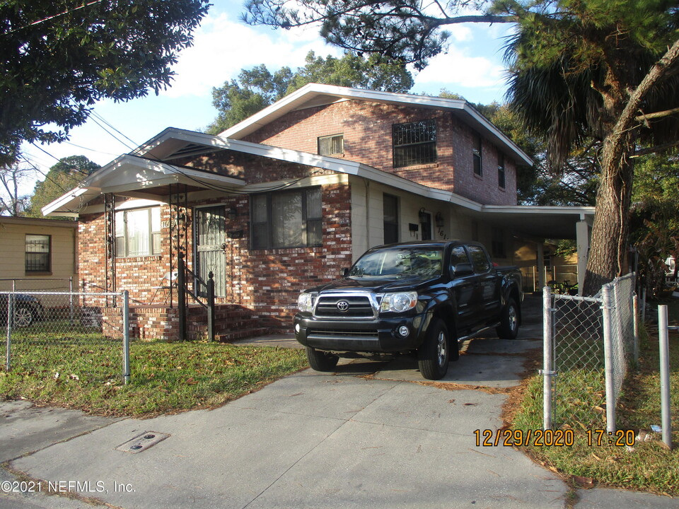 1609 W 13th St in Jacksonville, FL - Foto de edificio