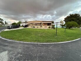 8888 Kings Dr in Boynton Beach, FL - Building Photo