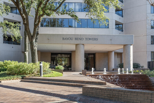 Bayou Bend Towers in Houston, TX - Building Photo - Building Photo