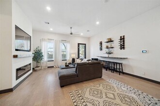 4445 Whitney Oak Ln in Houston, TX - Building Photo - Building Photo