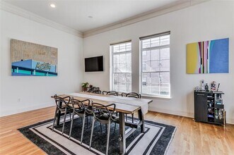 2335 Worthington St in Dallas, TX - Foto de edificio - Building Photo
