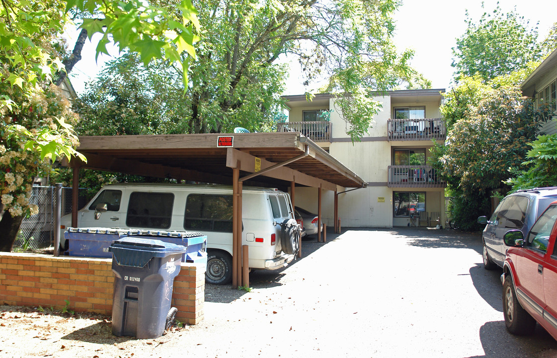 1161 Mill St in Eugene, OR - Building Photo